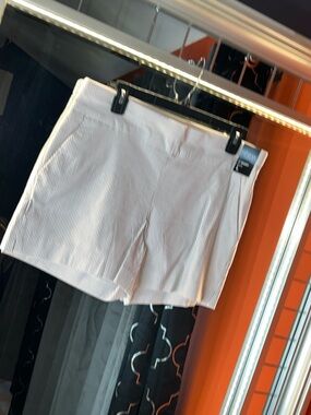 New York & Company Whitney Taupe Striped Pull-On Shorts ⛵